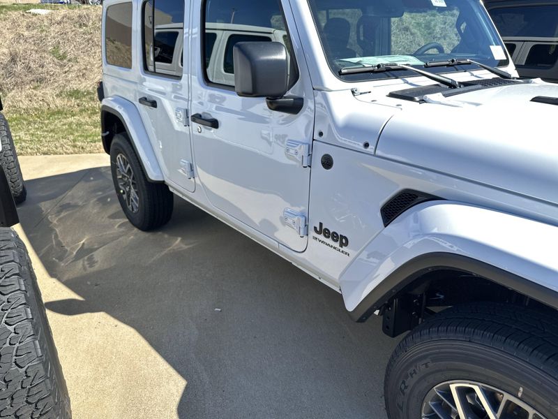 2025 Jeep Wrangler 4-door SaharaImage 4