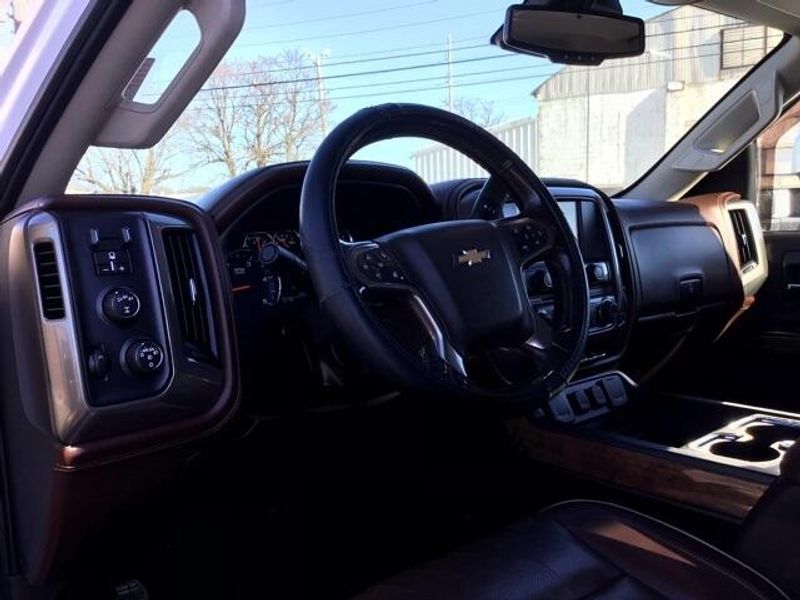 2018 Chevrolet Silverado 3500HD High CountryImage 9