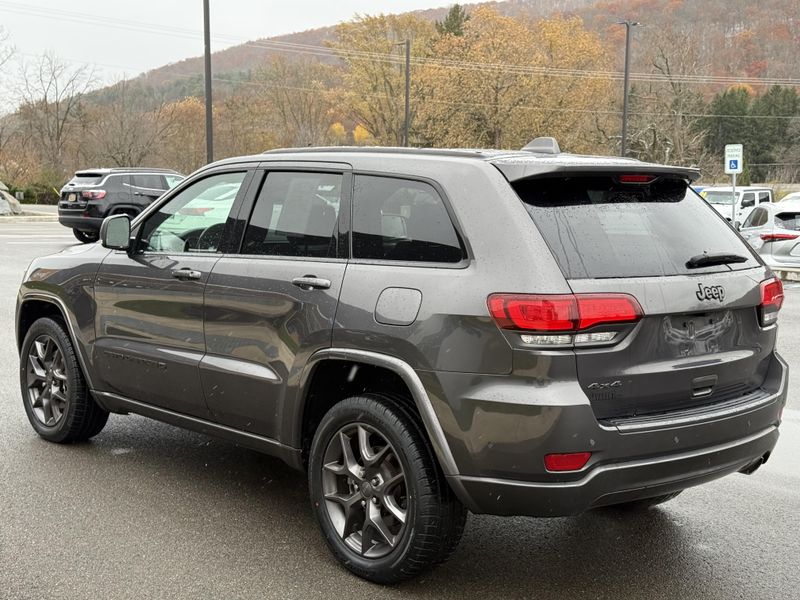 2021 Jeep Grand Cherokee Anniversary Edition photo 3