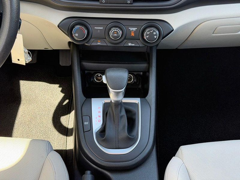 Used 2023 Kia Forte LXSImage 18