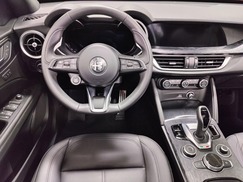 2024 Alfa Romeo Stelvio Sprint Q4 AWD w/SunroofImage 23