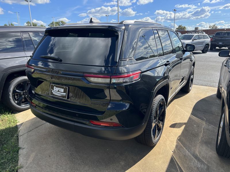 New 2025 Jeep Grand Cherokee Limited 4x4Image 7