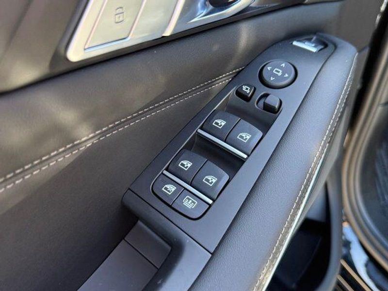 New 2026 BMW X7 xDrive40iImage 16