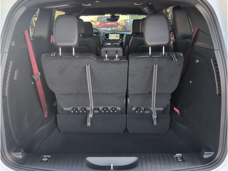 New 2027 Chrysler Pacifica SelectImage 35