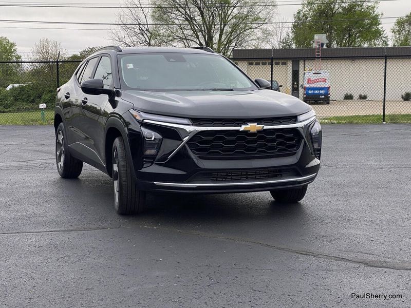 Used 2025 Chevrolet Trax LT