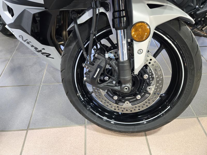 Used 2025 Kawasaki Ninja ZX4RR ABS Image 15