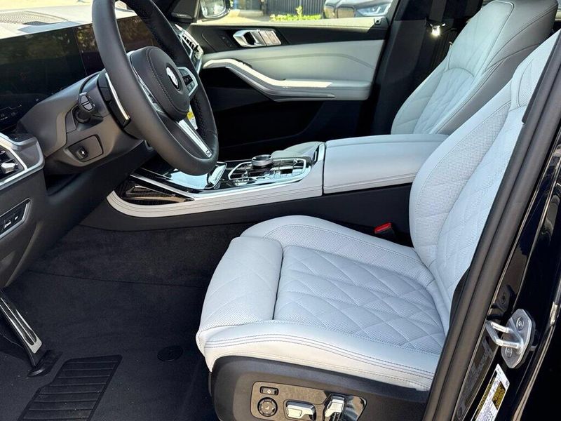 New 2027 BMW X7 xDrive40iImage 17