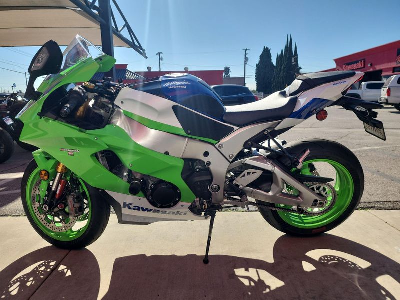 Used 2024 Kawasaki NINJA ZX-10R ABS 40th ANNIVERSARY Image 17