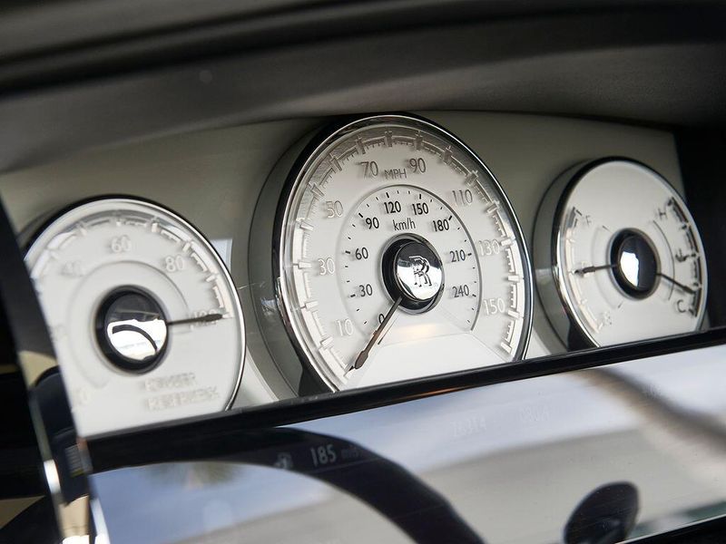 Used 2016 Rolls-Royce Dawn Image 22