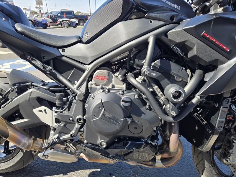2021 Kawasaki Z H2 Base Image 13
