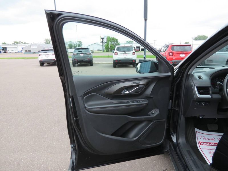 Used 2023 GMC Terrain SLT AWD 4dr SUVImage 9