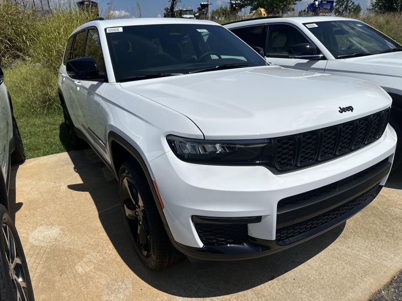 New 2025 Jeep Grand Cherokee L Limited 4x4Image 3