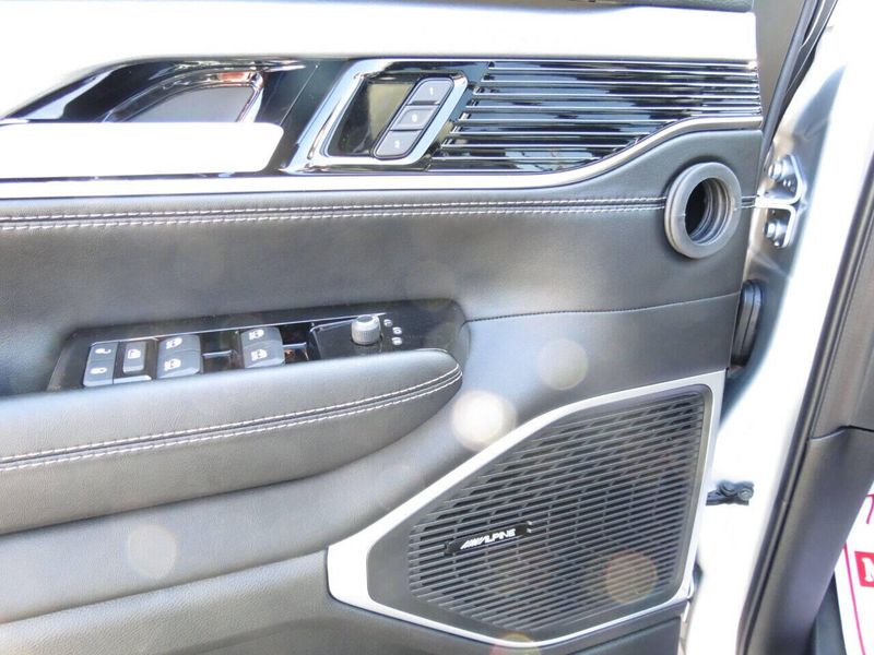 2024 Wagoneer Wagoneer Carbide 4x4Image 23