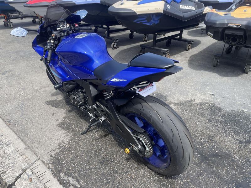 Used 2024 Yamaha YZF-R1 Image 10