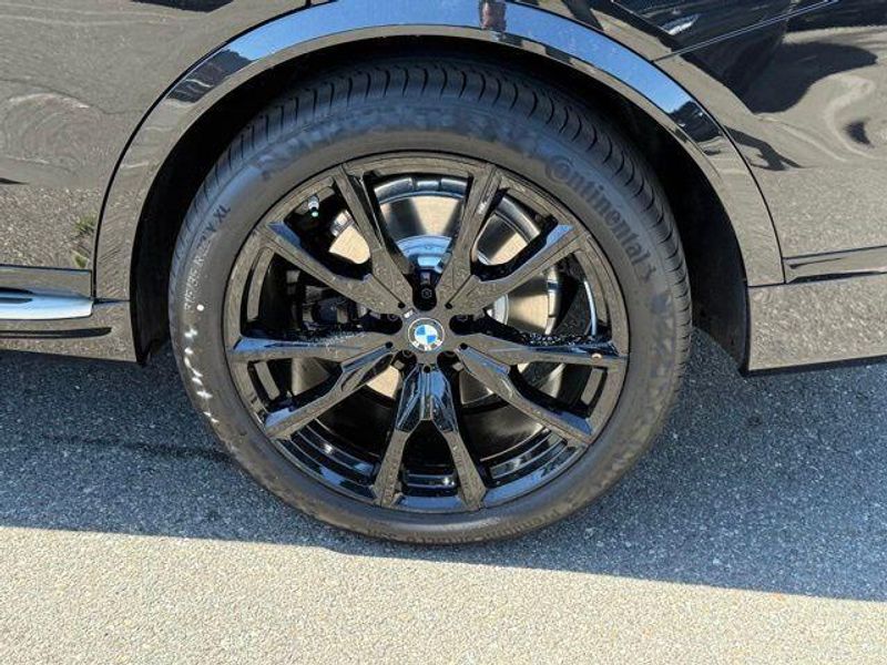 New 2026 BMW X7 xDrive40iImage 14