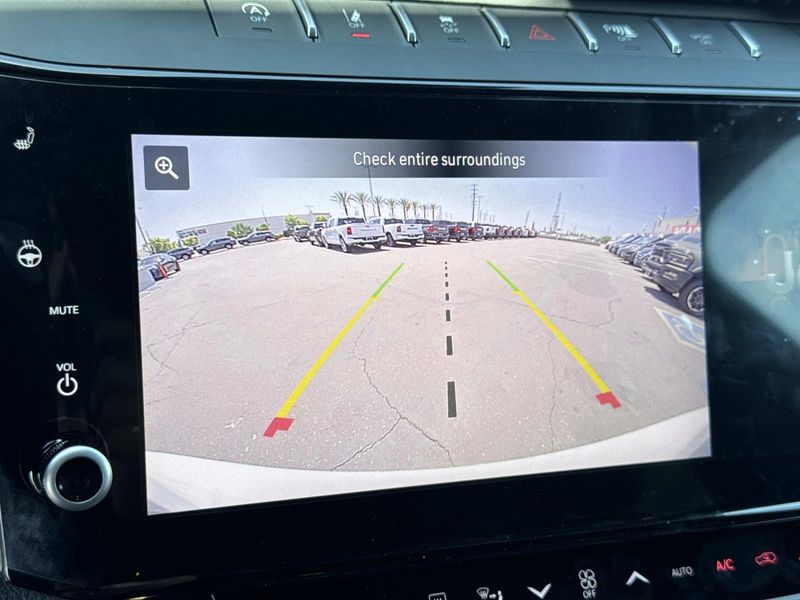 New 2026 Jeep Grand Cherokee Laredo Altitude 4x2