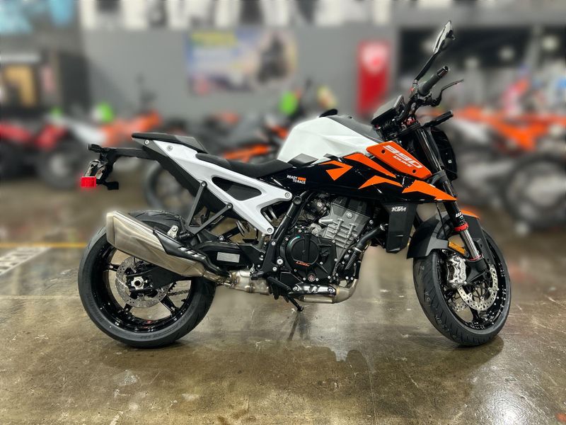New 2027 KTM 990 DUKE Image 10