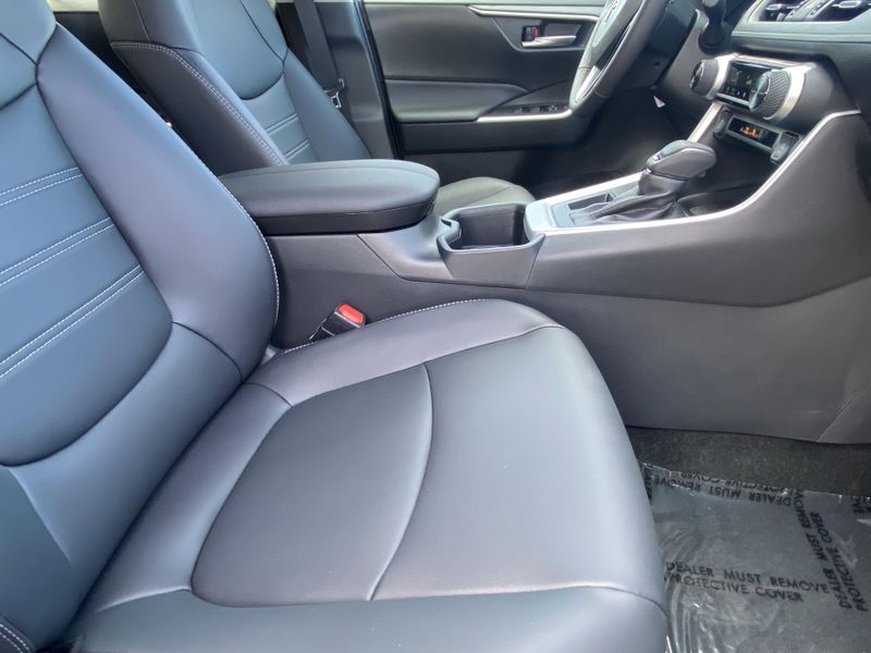 2025 Toyota RAV4 XLE PremiumImage 10