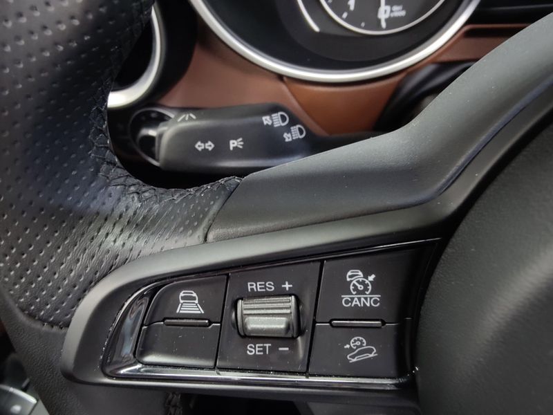 2021 Alfa Romeo Stelvio Nero AWD w/Sunroof/Activ AsstImage 31
