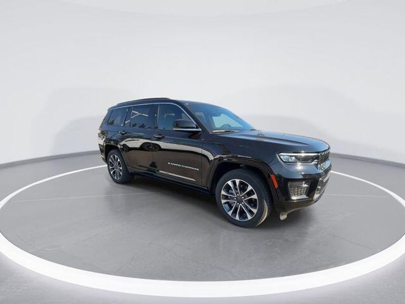 New 2024 Jeep Grand Cherokee L Overland 4x4Image 2