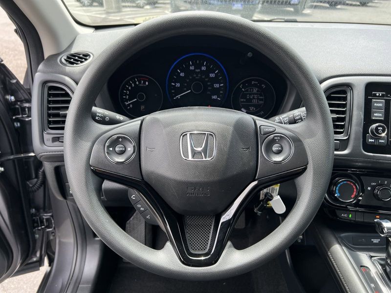 2022 Honda HR-V LXImage 11