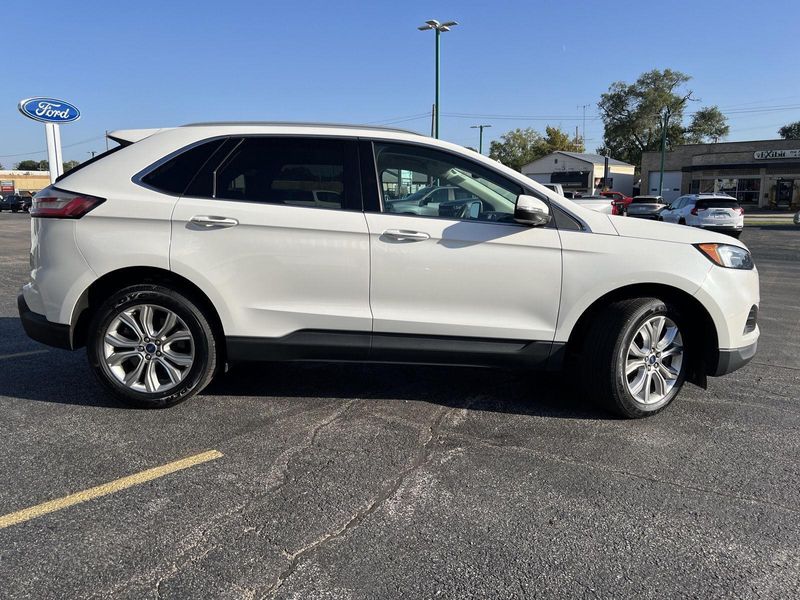 2022 Ford Edge Titanium photo 4