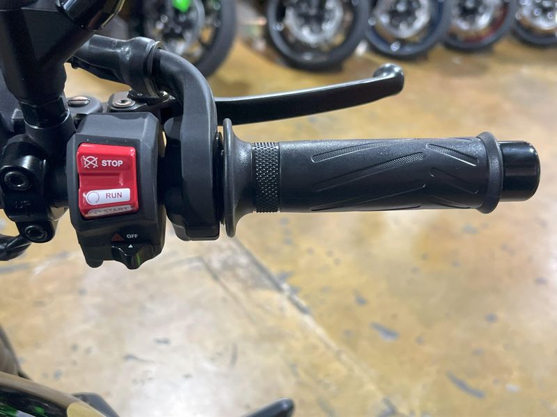 2025 Yamaha XSR700 Image 7