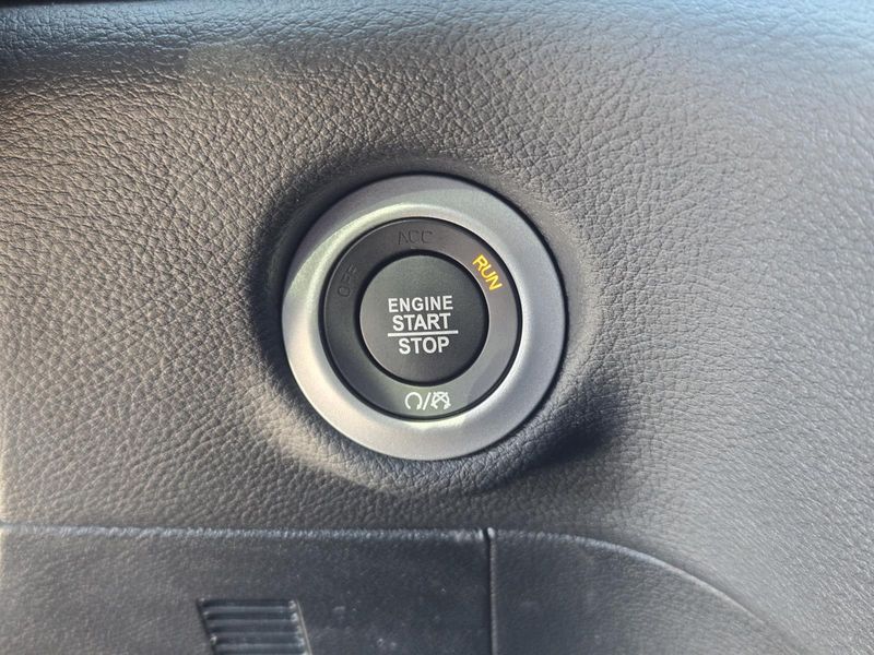 New 2026 Chrysler Pacifica Select