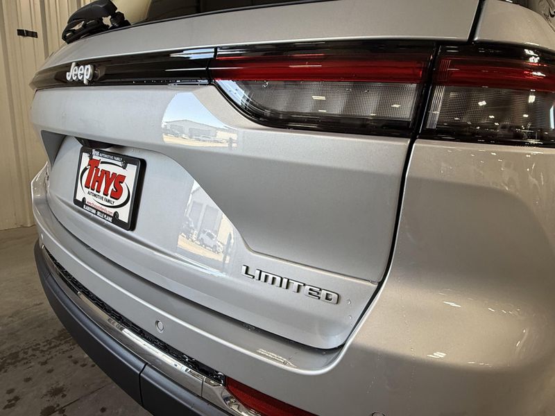 New 2025 Jeep Grand Cherokee Limited 4x4Image 9