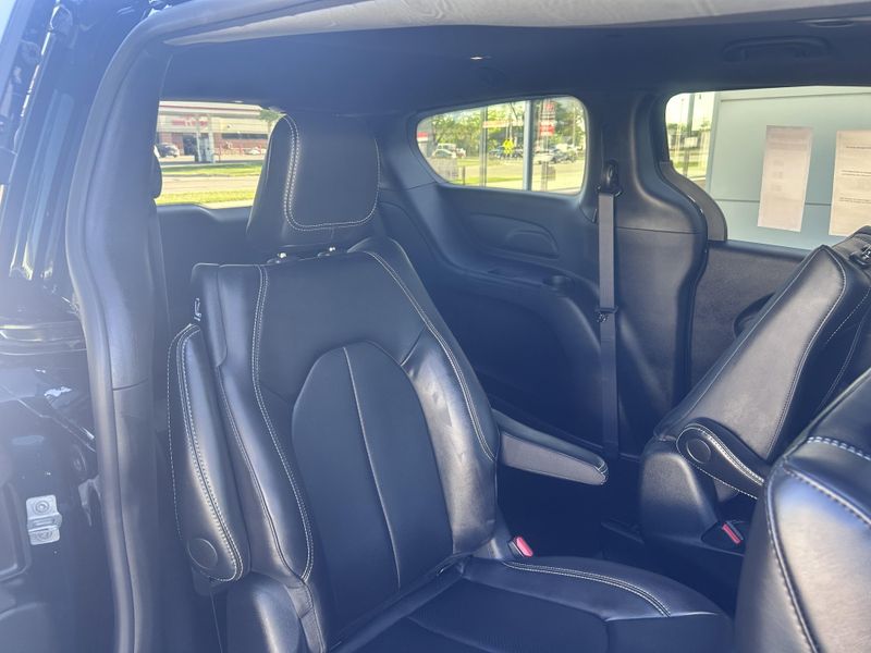 2025 Chrysler Pacifica Hybrid SelectImage 15