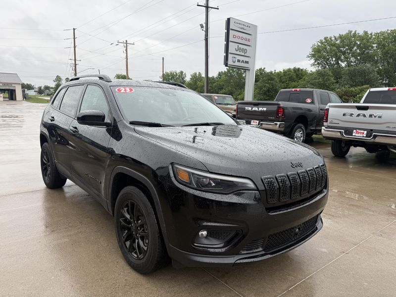 Used 2023 Jeep Cherokee Altitude LuxImage 34
