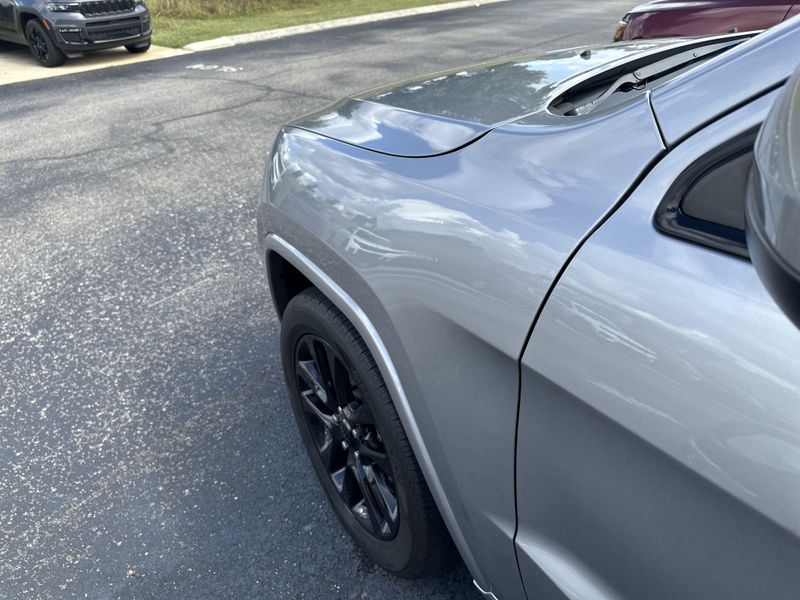 2018 Jeep Grand Cherokee Altitude photo 12