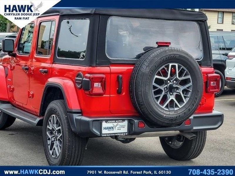 2024 Jeep Wrangler Sahara photo 5
