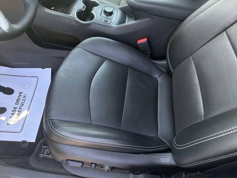 Used 2024 GMC Terrain SLTImage 52