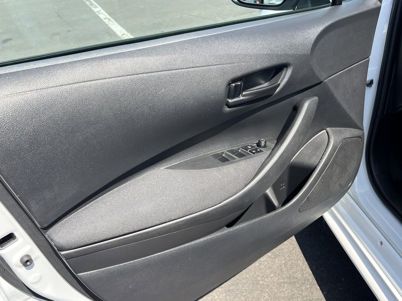 Used 2022 Toyota Corolla LEImage 6