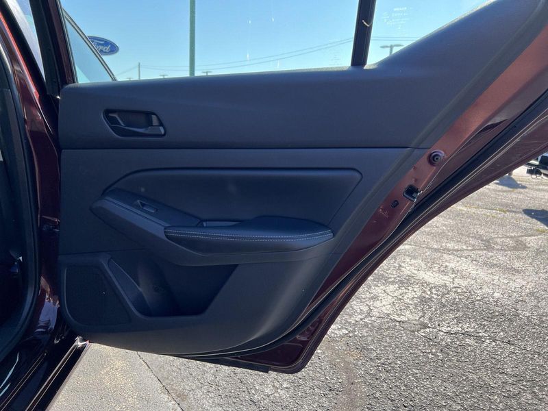 2024 Nissan Altima 2.5 SV photo 12