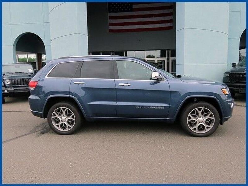 2021 Jeep Grand Cherokee OverlandImage 2