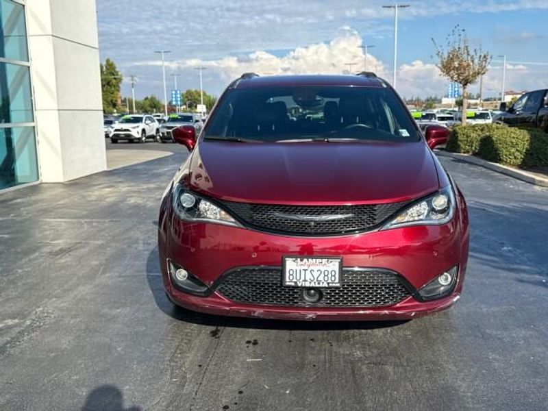 2019 Chrysler Pacifica Touring L photo 2