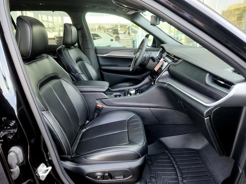Used 2024 Jeep Grand Cherokee L Limited