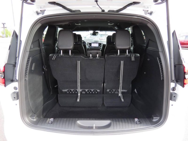 New 2026 Chrysler Pacifica SelectImage 24