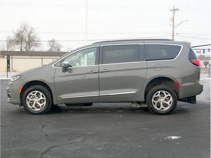 2022 Chrysler Pacifica LimitedImage 11