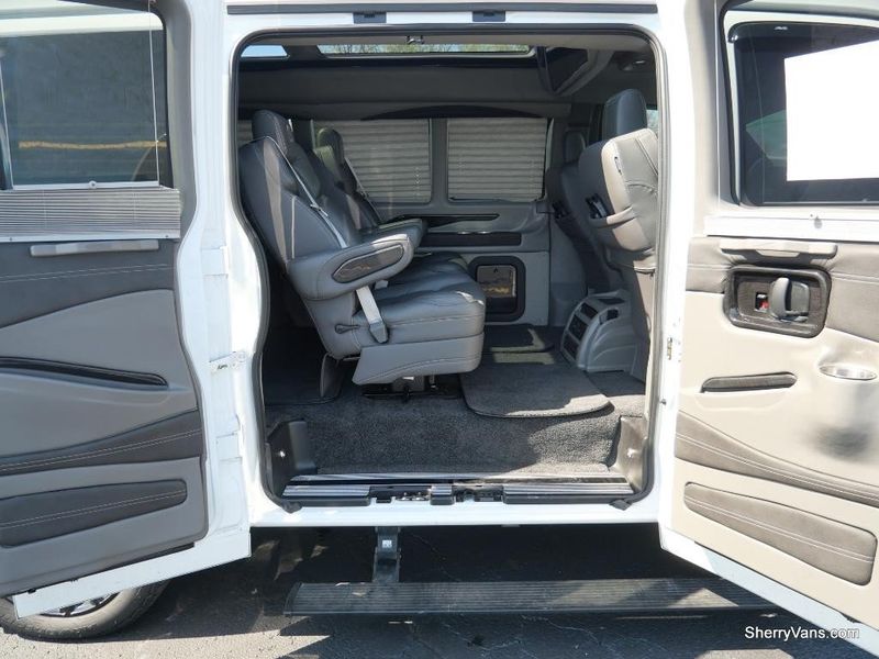 2021 Chevrolet Express Passenger Image 35