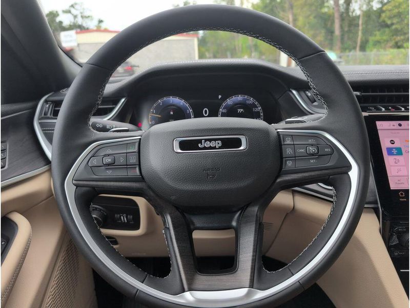 New 2025 Jeep Grand Cherokee Limited 4x2Image 22