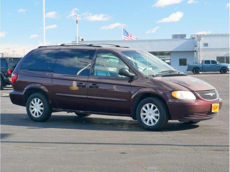 2003 Chrysler Town & Country LXImage 7