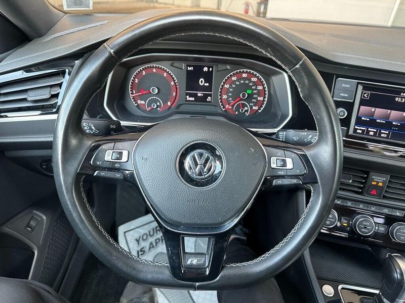 2019 Volkswagen Jetta R-LineImage 2