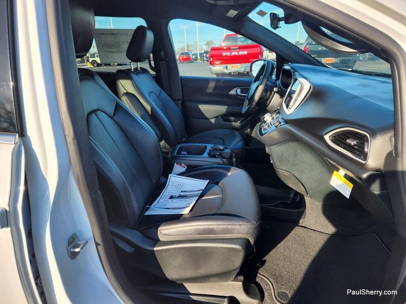 New 2026 Chrysler Voyager LX