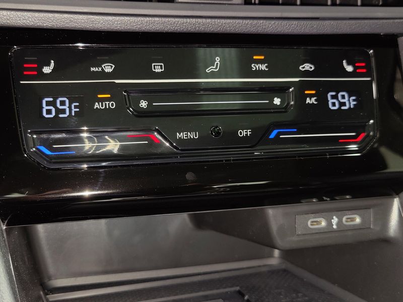 Used 2025 Volkswagen Jetta SE w/SunroofImage 20