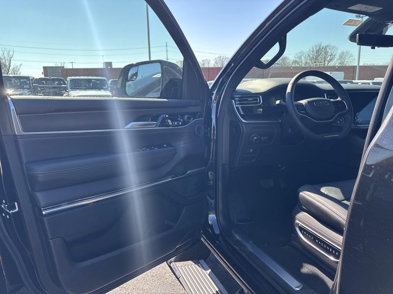 2026 Jeep Grand Wagoneer Summit Obsidian 4x4Image 31