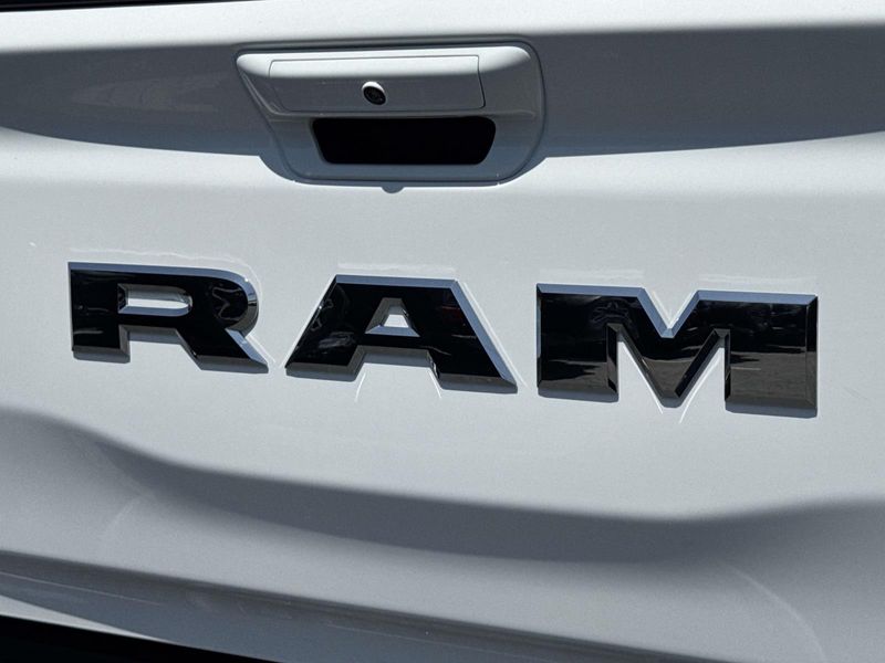 New 2026 RAM 1500 Laramie Crew Cab 4x2 5'7' Box