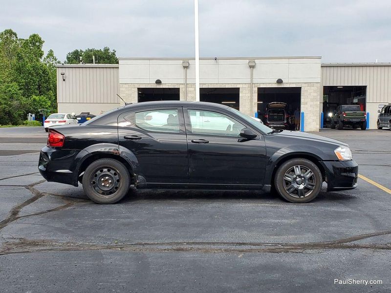2012 Dodge Avenger SEImage 2